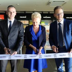 Rezanje vrpce za duty free trgovinu u luci Durr&euml;s